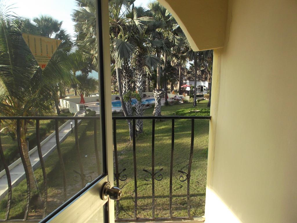 Golden Beach Hotel Serrekunda Exterior photo